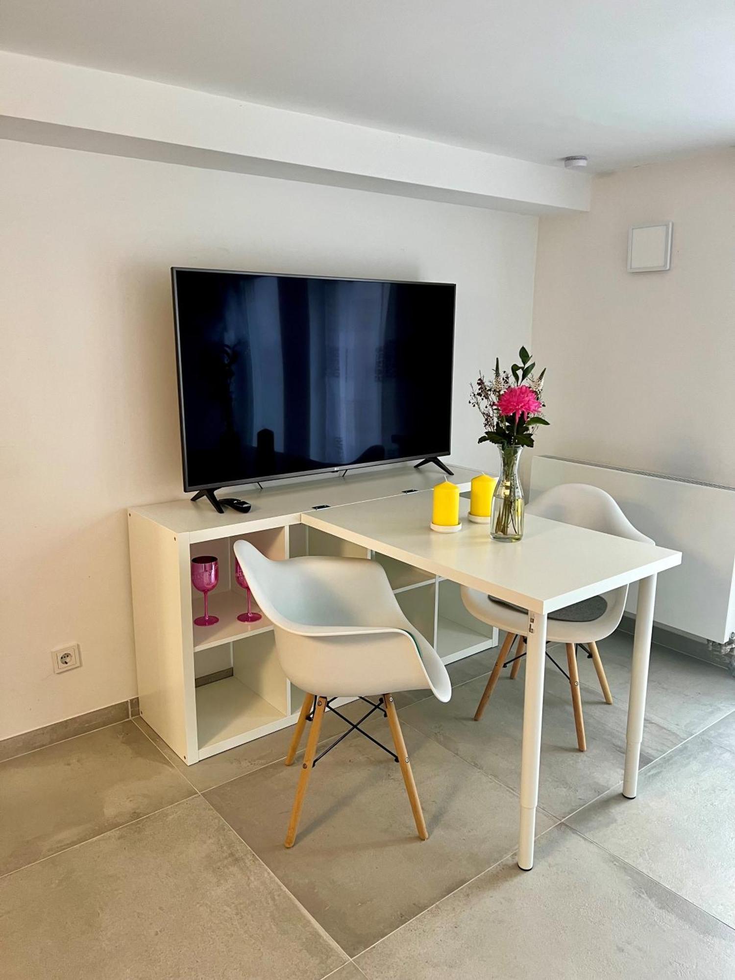 Football Apartment *